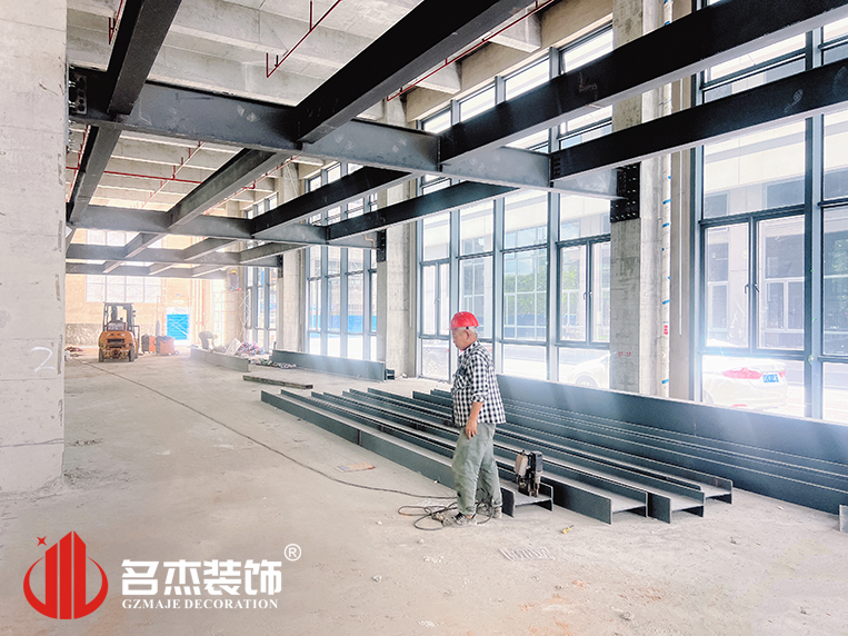 钢结构搭建中